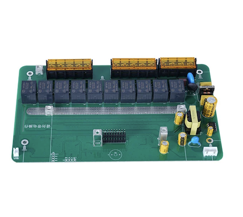 Montaż prototypu elektronicznej płytki drukowanej PCB